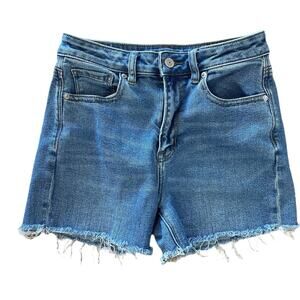 American Eagle medium wash Mom Jean cut off jean shorts women’s size 2